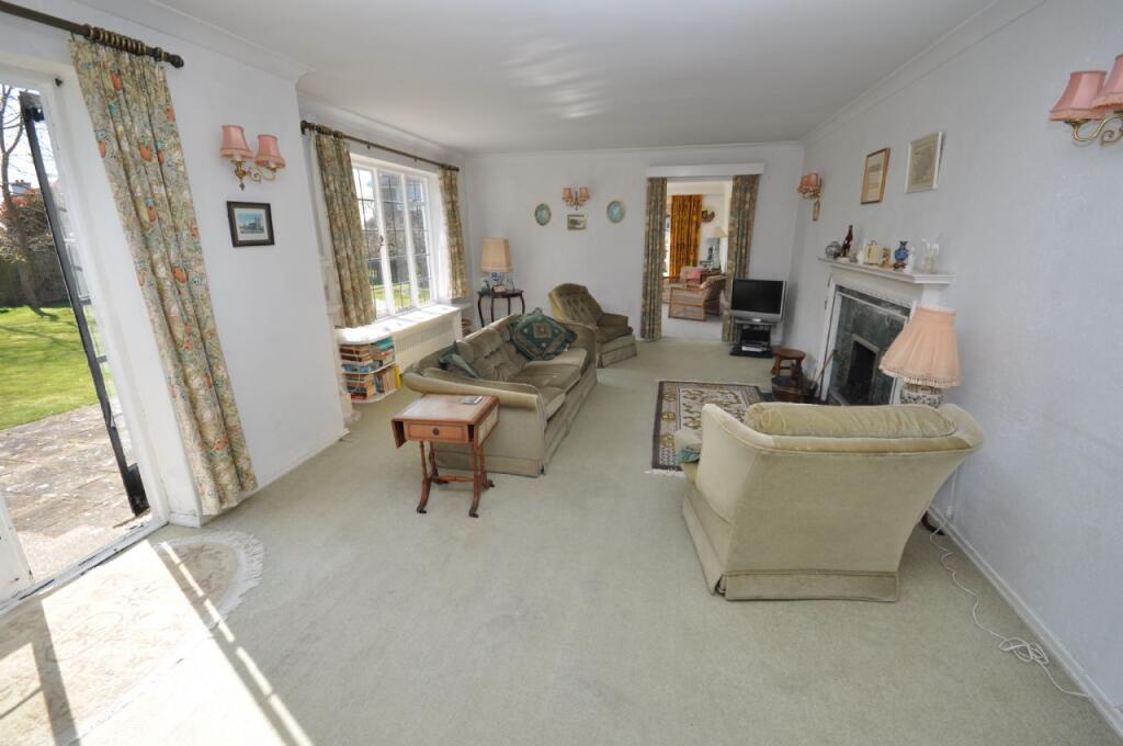 Third Avenue, Frinton On Sea photo 3