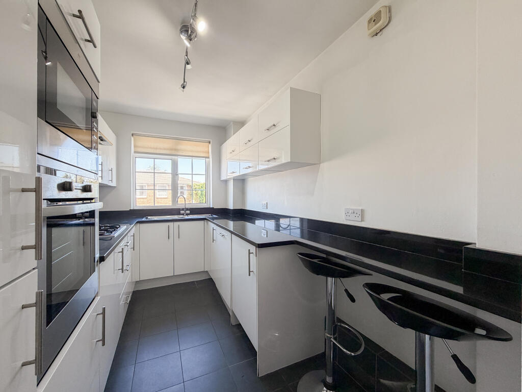 Apartment in Twickenham - View 4