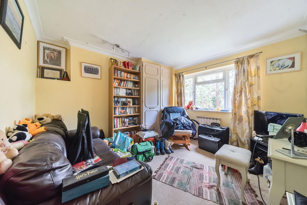 Canons Drive, Edgware, Middlesex photo 3