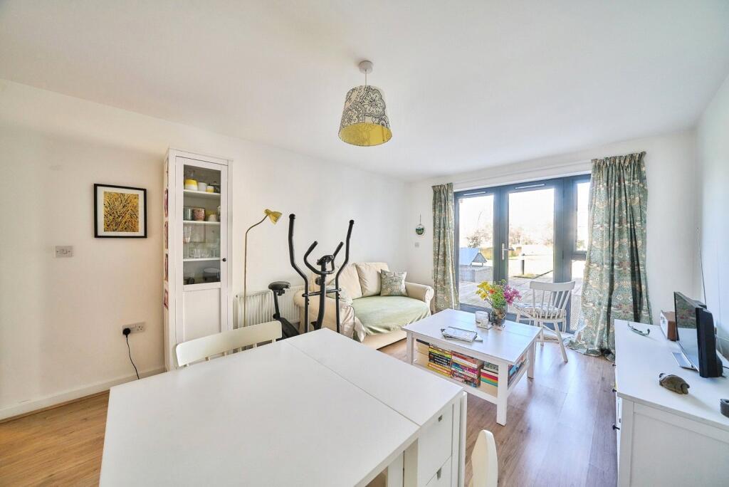 Apartment in Romford - View 4