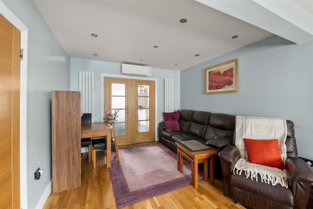 House in London - View 5