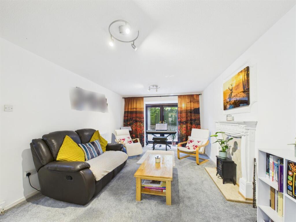 Apartment in Solihull, Shirley - View 4