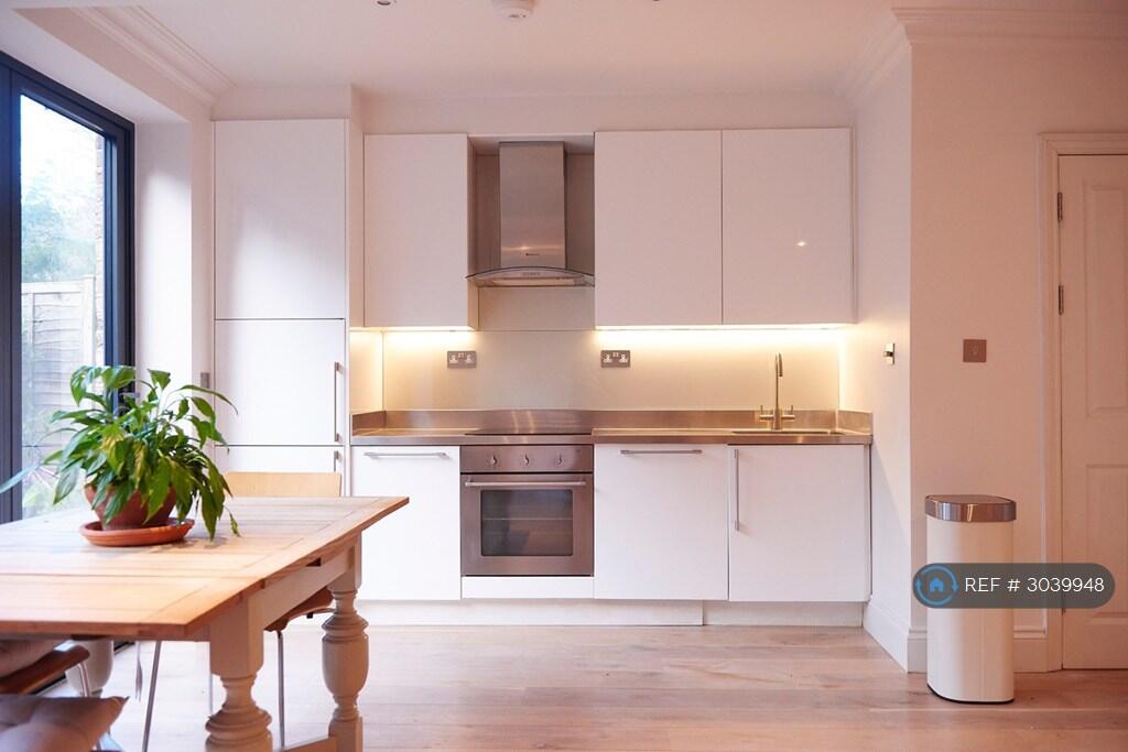 Apartment in London - More