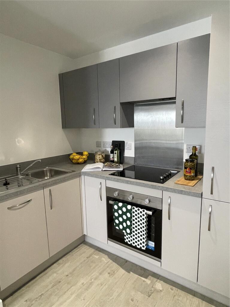 Apartment in Salford, Greater Manchester - View 5