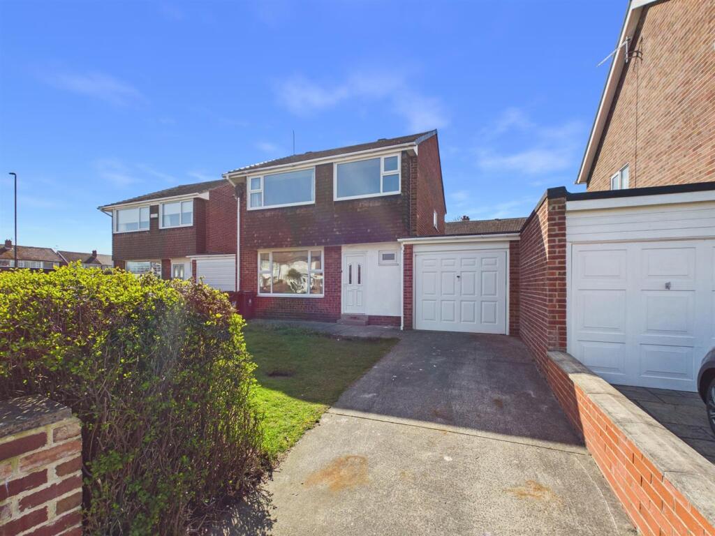 3-bed detached on Malvern Road, Preston Grange, £350,000