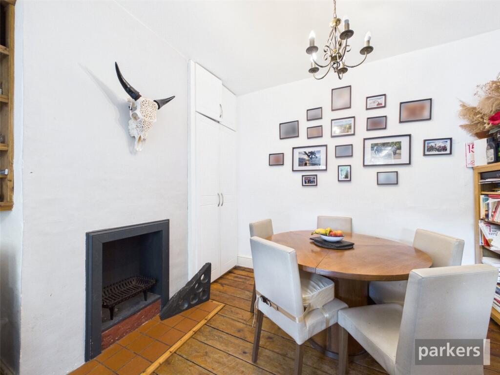 House in Twyford, Wokingham - More