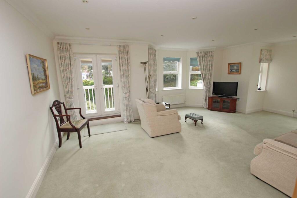 Apartment in Eastbourne, East Sussex - View 2