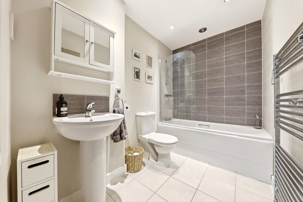 House in Leeds, Tinshill - More