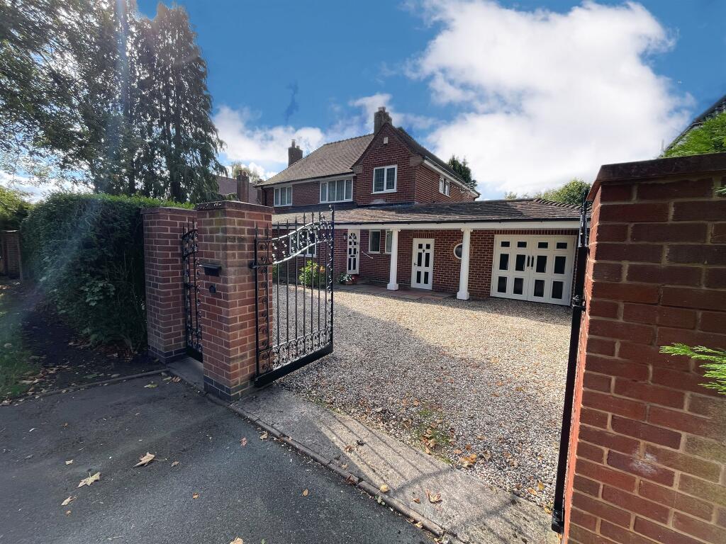 3-bed detached on Long Knowle Lane, Wednesfield, Wolverhampton, £495,000