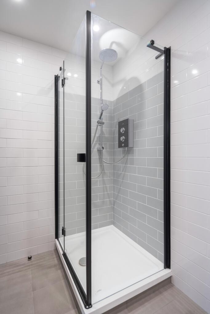 5th floor demised shower