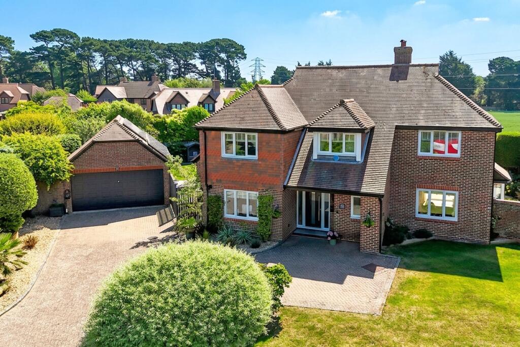 East Drive, Angmering, BN16