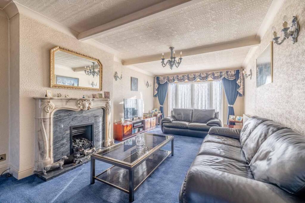 Langley Park Road, Iver, SL0 photo 3