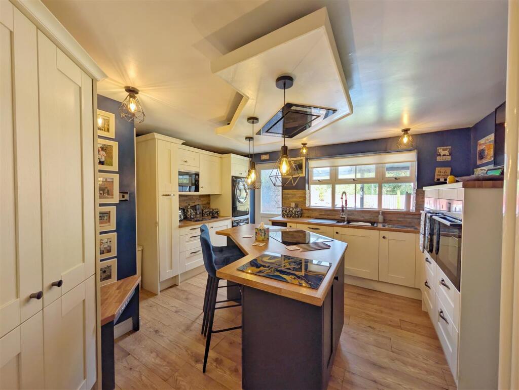 House in Gloucester - View 3