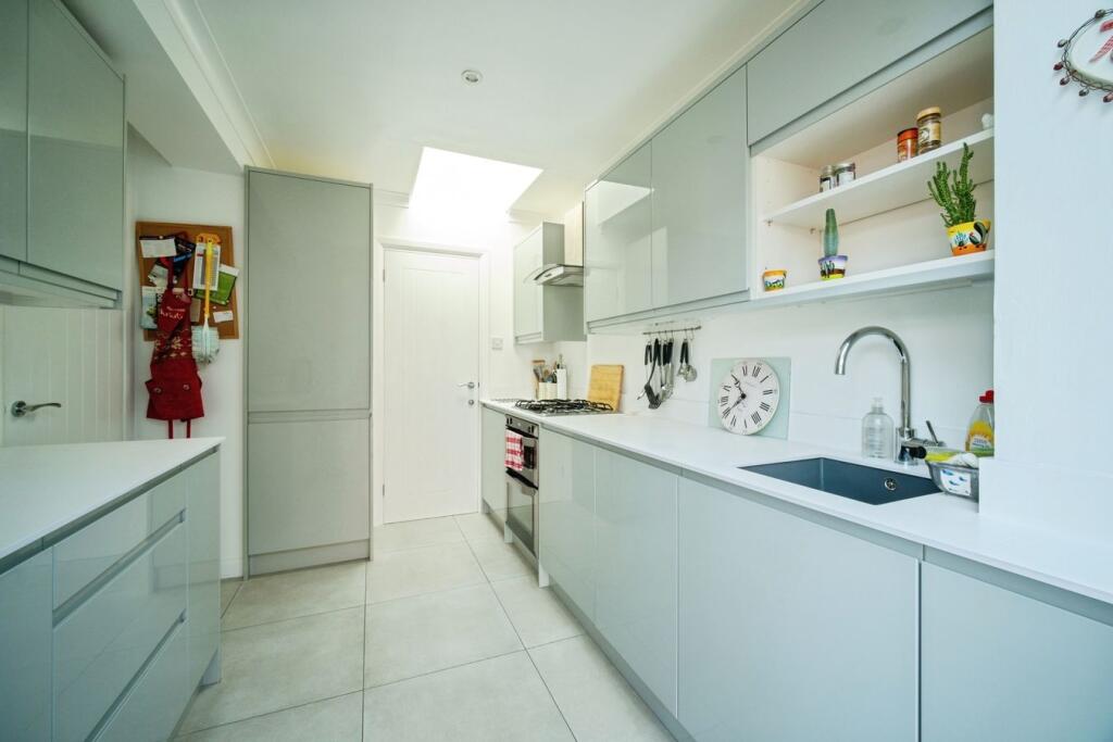 House in Bracknell, Warfield - View 3