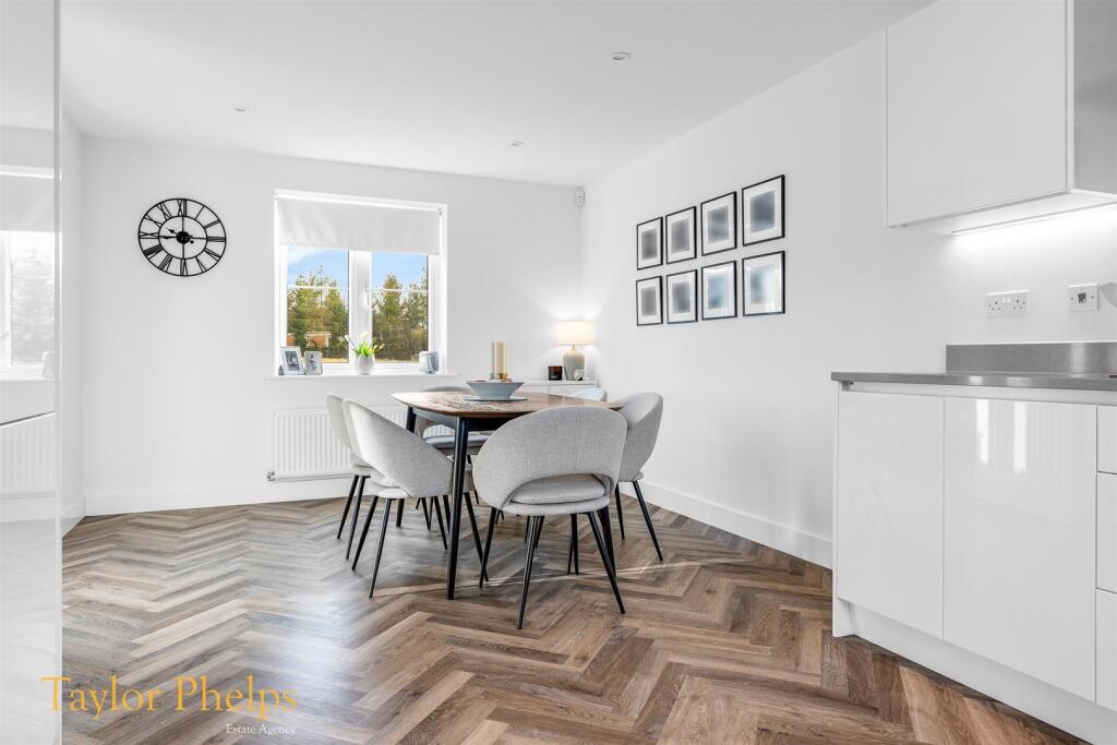 House in East Hertfordshire, Meadow Vale, Buntingford - View 4