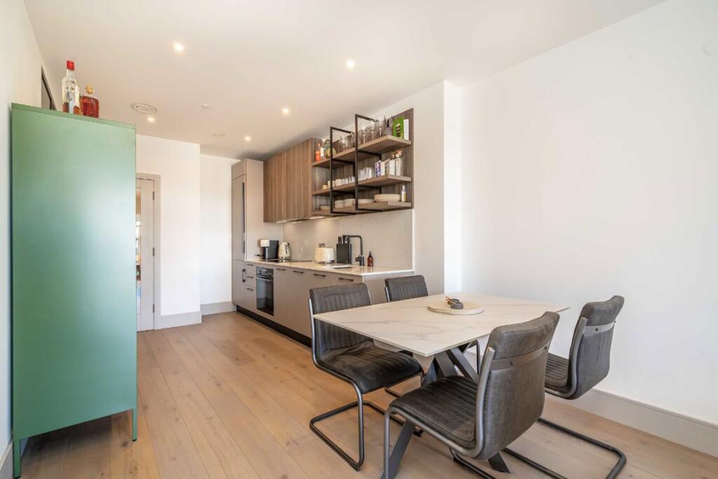 Apartment in London - View 5