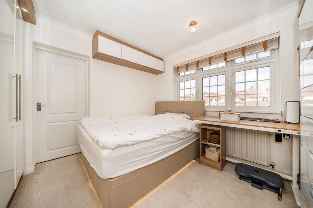 House in Twickenham - More