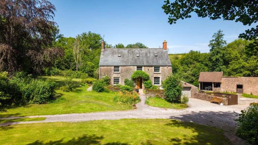 Main image of property: Little Llanthomas, Penyclawdd, NP25