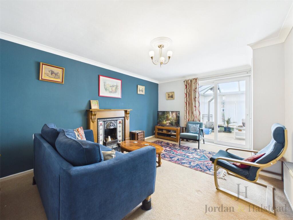Coniston Drive, Frodsham, Cheshire, WA6 photo 4