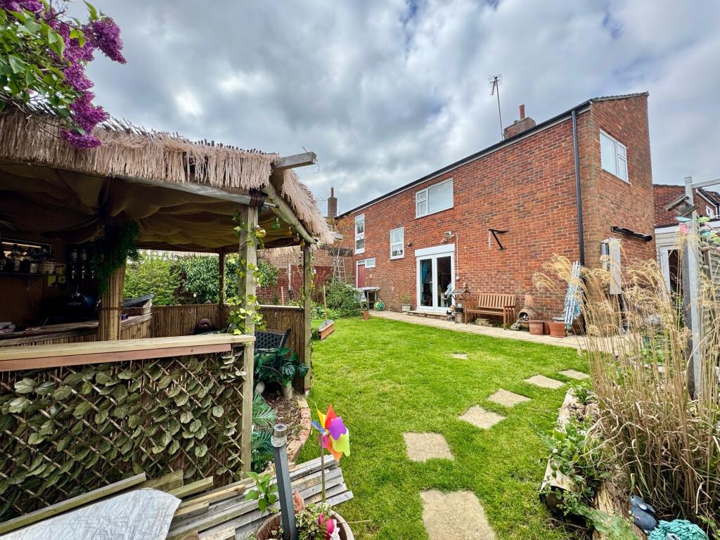 5-bed terraced on Woodcroft, Harlow, £425,000
