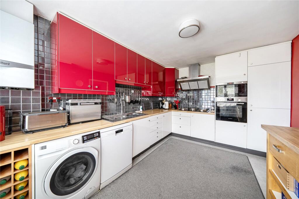 Apartment in London - More
