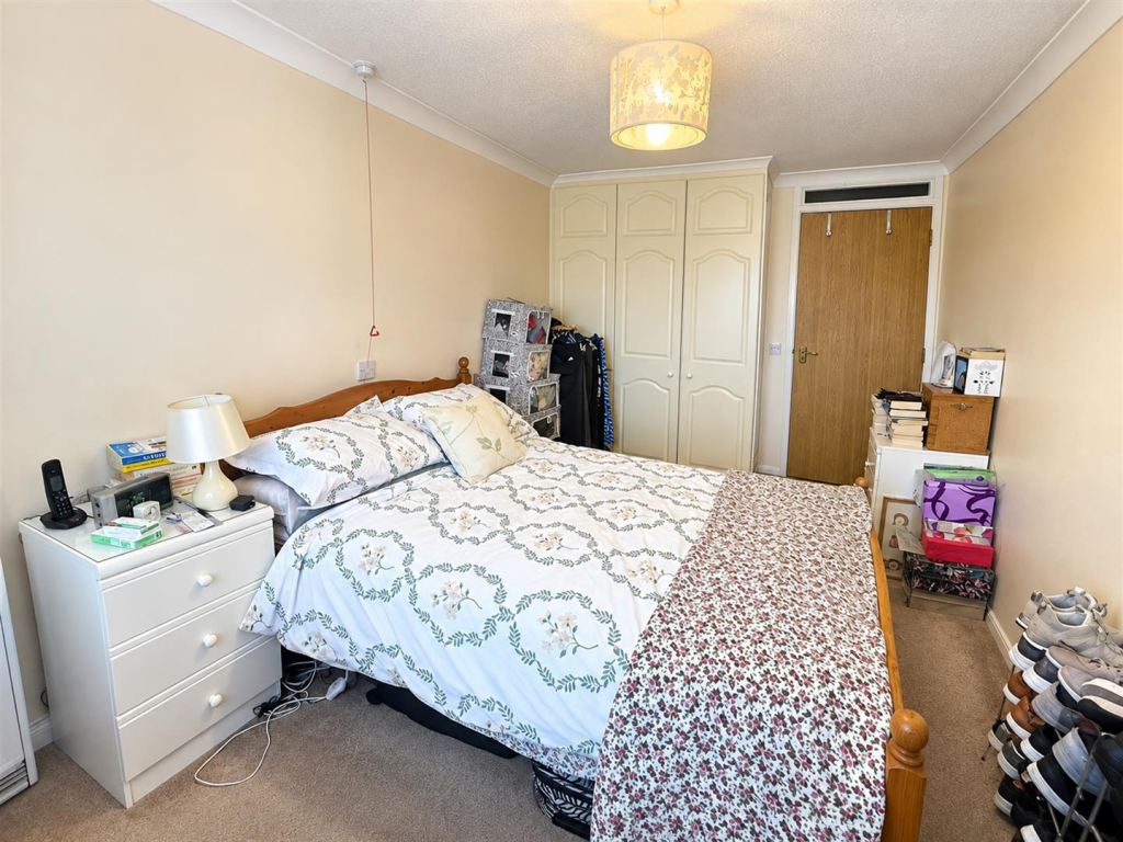 Apartment in Luton - View 3