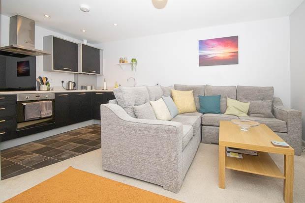 Yew Tree Road, Brockworth, Gloucester, GL3 4FP photo 3