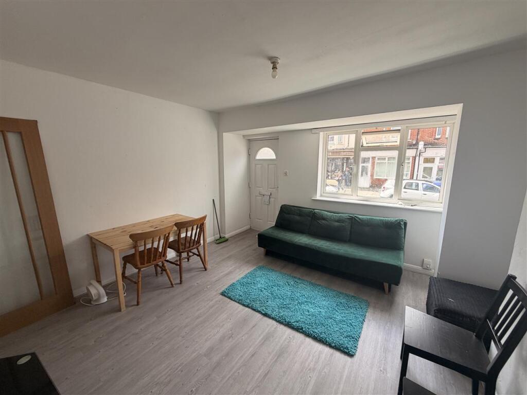 Apartment in Southampton, Shirley Park - View 3