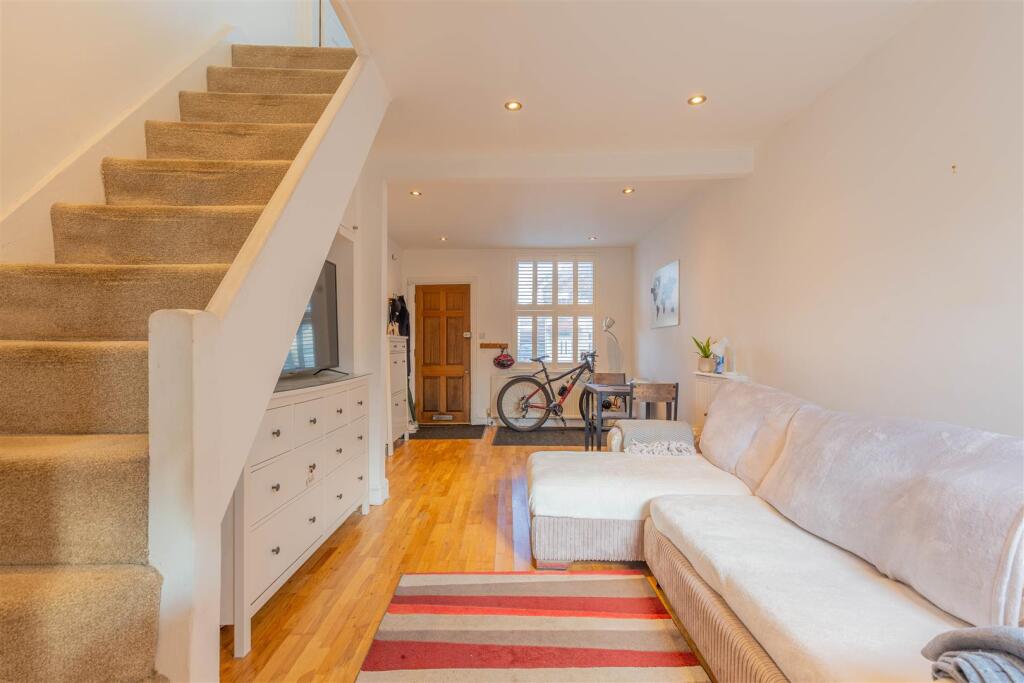 Upper Sutton Lane, Heston photo 3