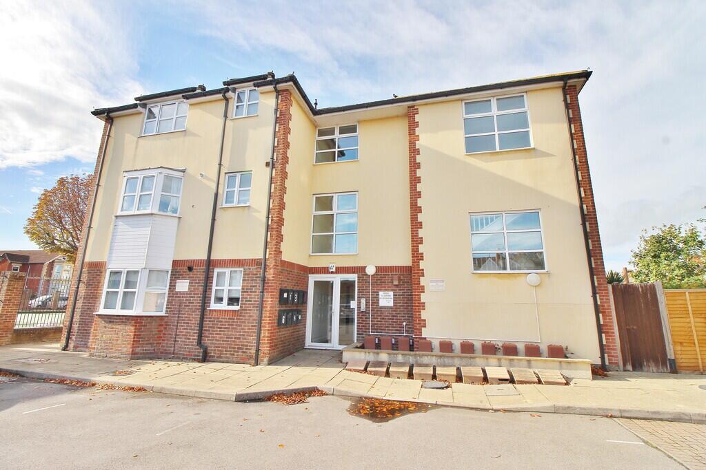 1-bed flat on Strawberry Green, North End, £149,995