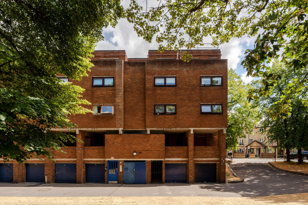 Apartment in London - More
