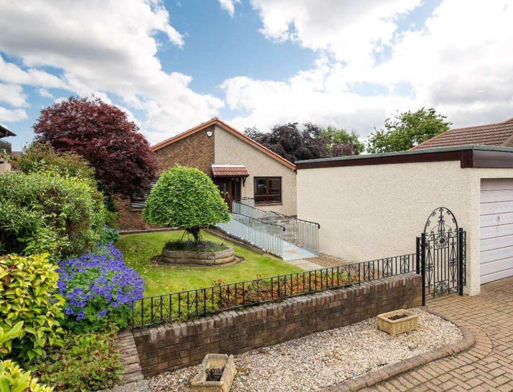 Main image of property: 40 Lanark Road West, Currie, EH14 5JY