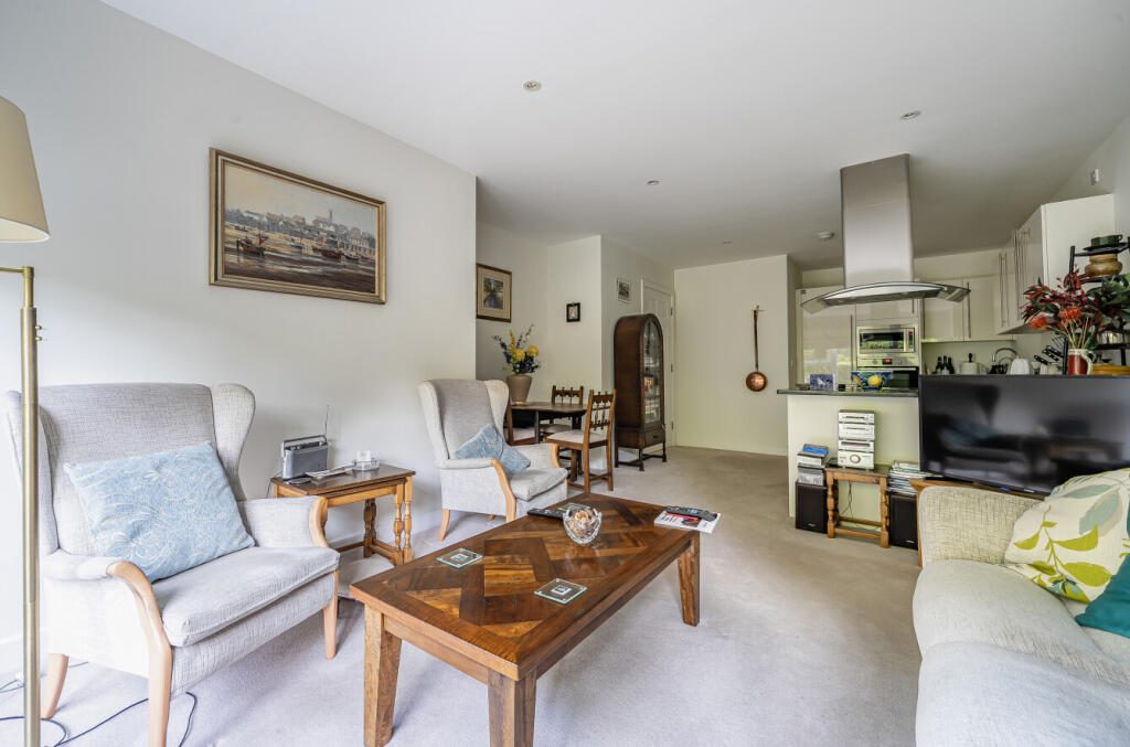Apartment in Waverley, Haslemere - View 4