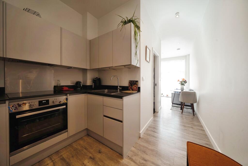 Apartment in Spelthorne, Surrey - View 5
