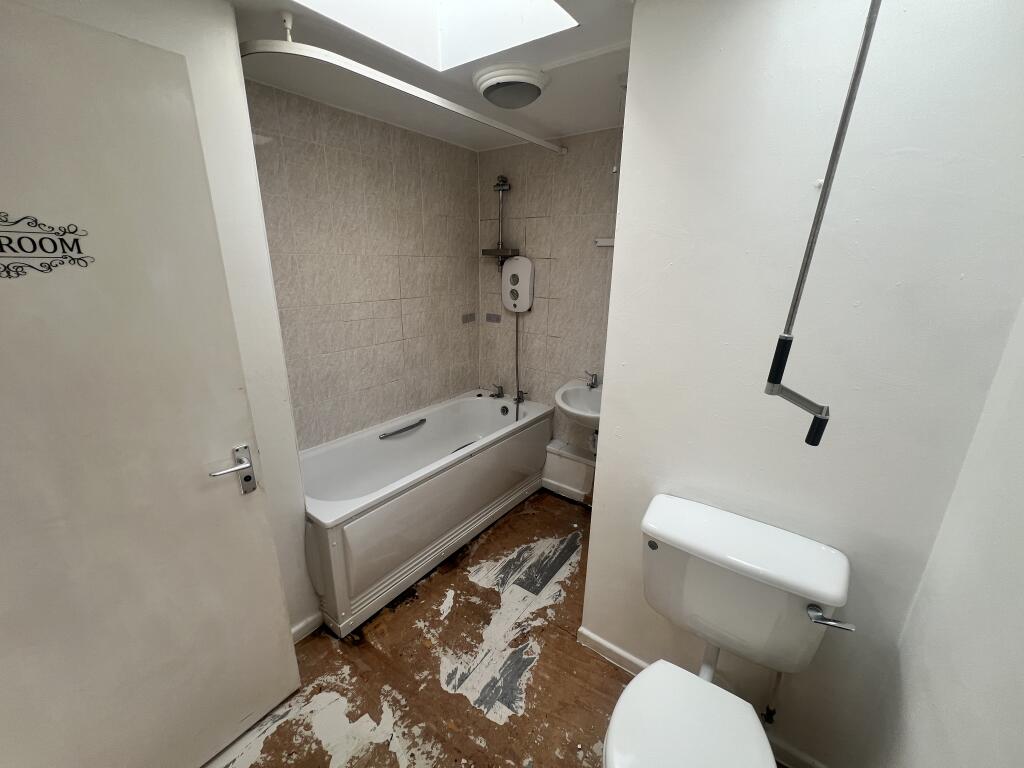 House in Plymouth, Southway - More