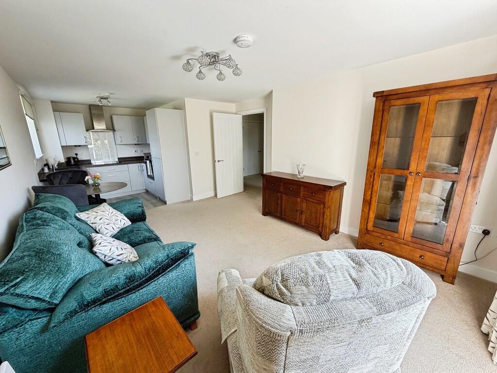 Apartment in Warminster, Wiltshire - View 3