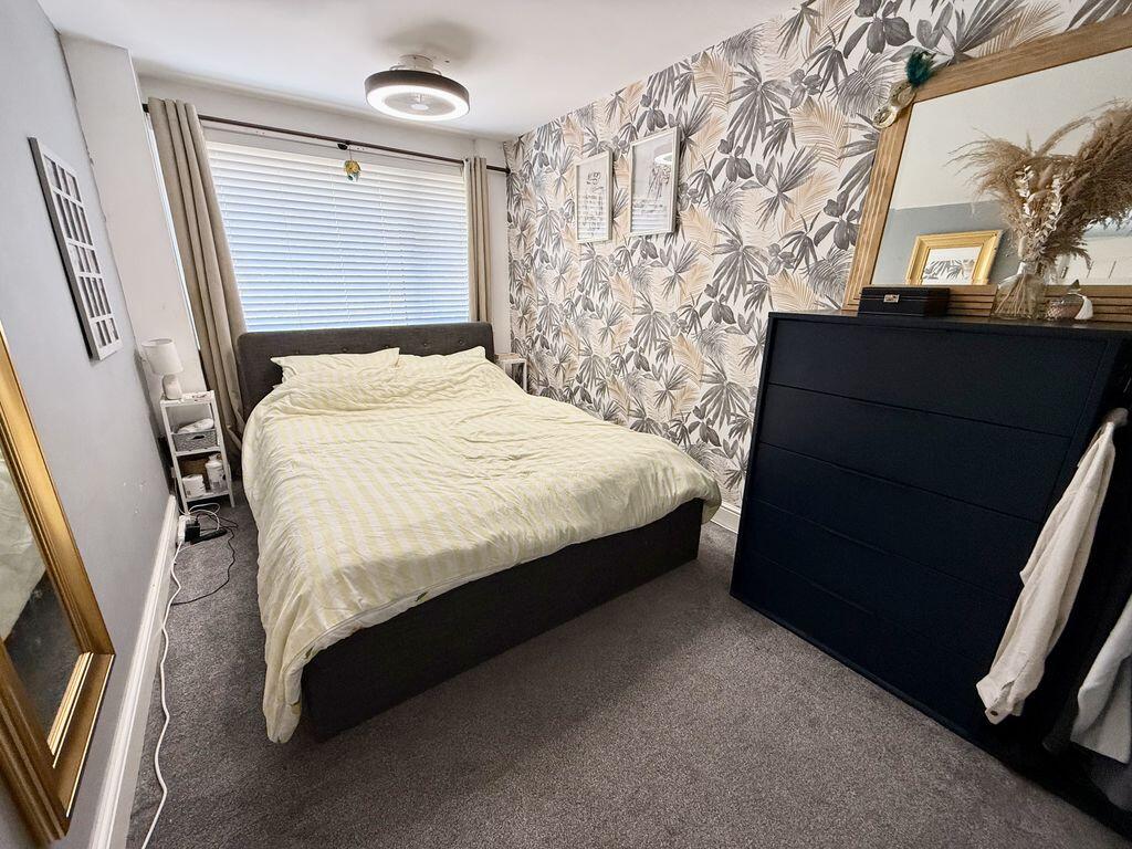 House in Houghton Regis, Central Bedfordshire - View 4
