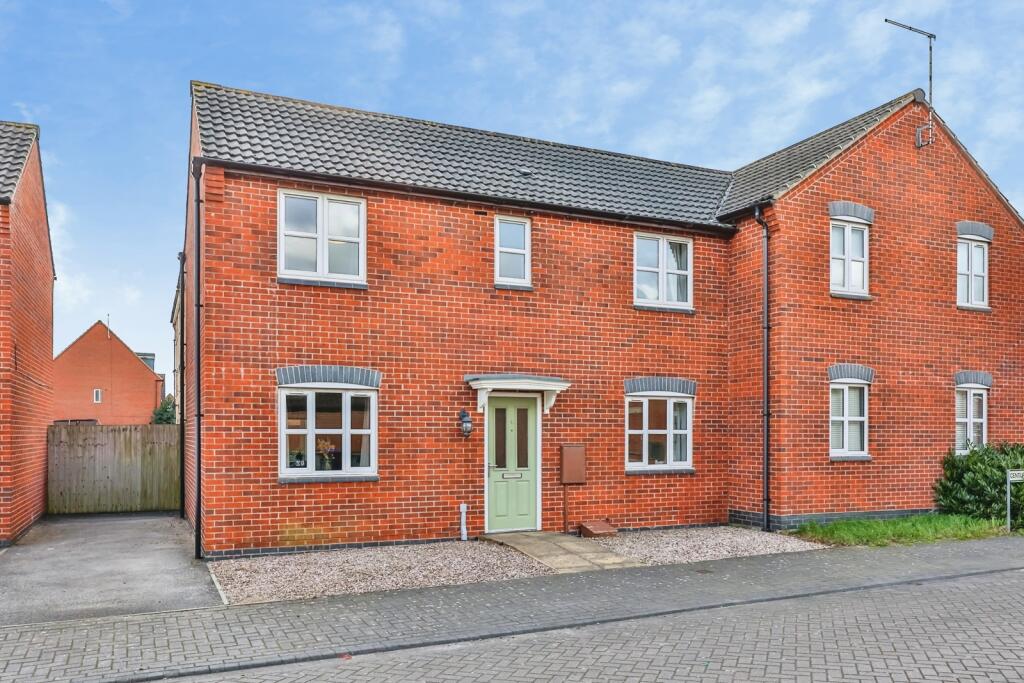 Main image of property: Centurion Close, Hucknall, Nottingham, NG15
