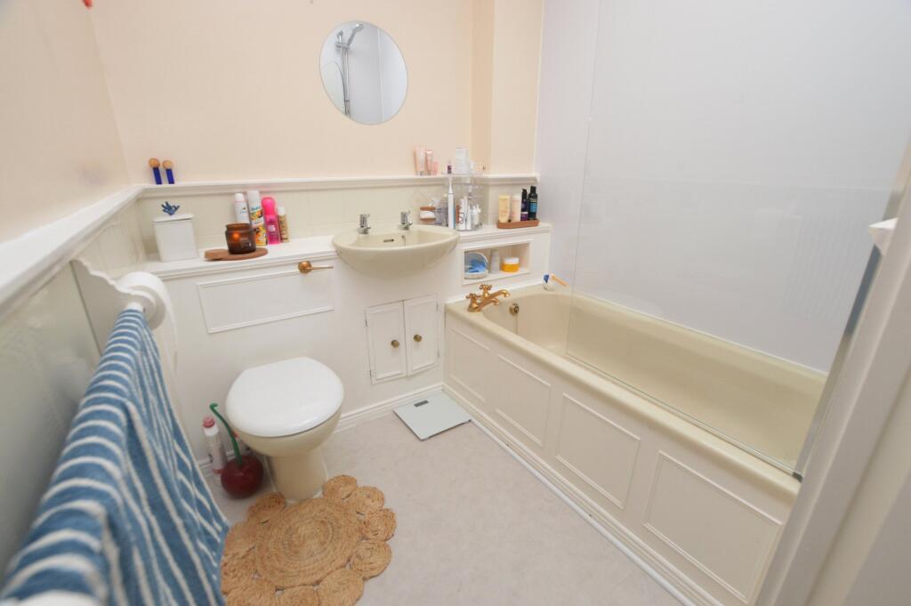 Apartment in Plymouth - More