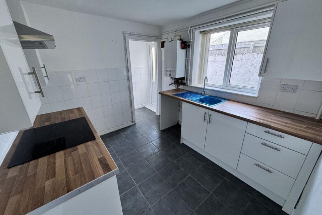House in Wirral, Liverpool City Region - View 4