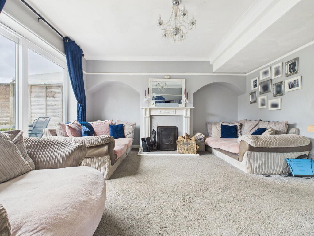 Blacksmiths Crescent, Sompting, Lancing, BN15 0BX photo 4