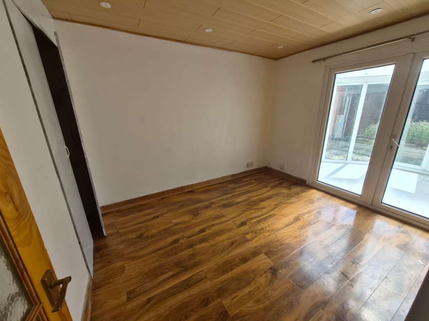 House in Luton - View 3