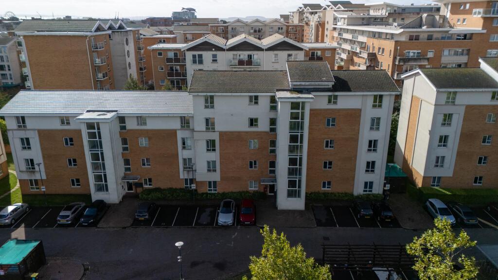2-bed flat on Overstone Court, Butetown, Cardiff, £137,000