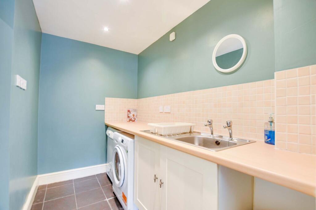 Clarendon Park Road, Clarendon Park, Leicester - More