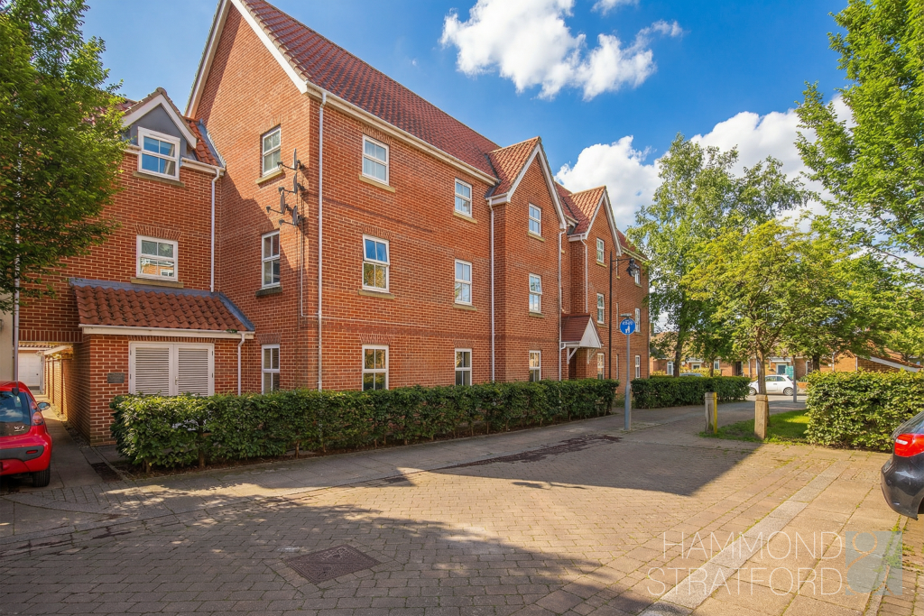 2-bed apartment on Sarah West Close, Norwich, £220,000