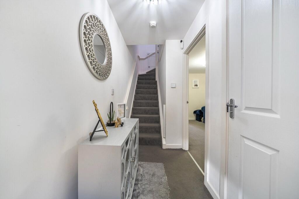 House in Romford - More