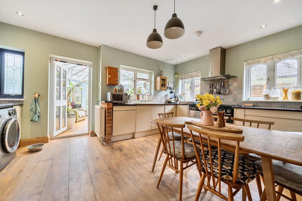 House in Basingstoke and Deane, Little Basing, Riverdene - View 4