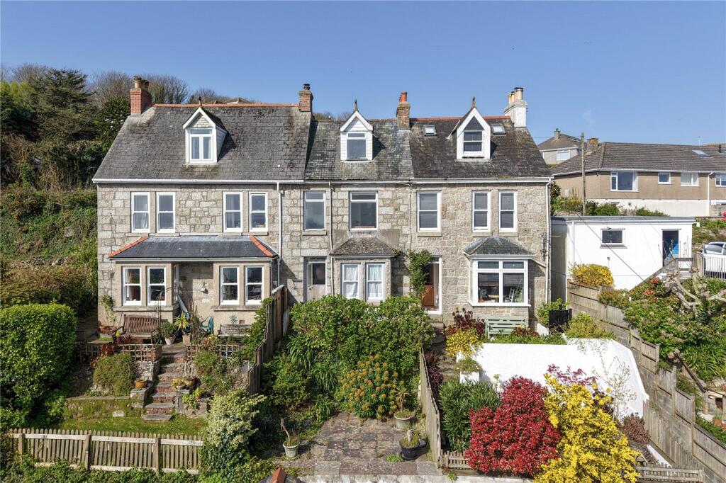 3 bedroom terraced house in Newlyn, no chain, great location