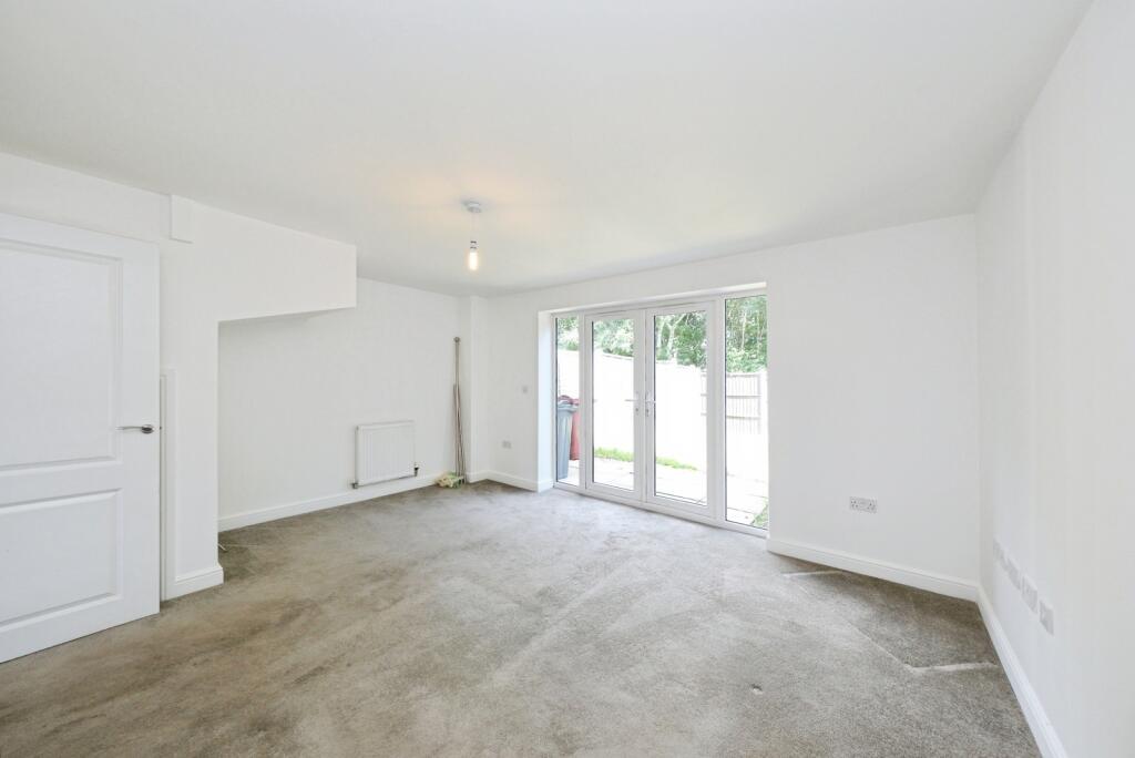 House in Bolsover, Shirebrook - More