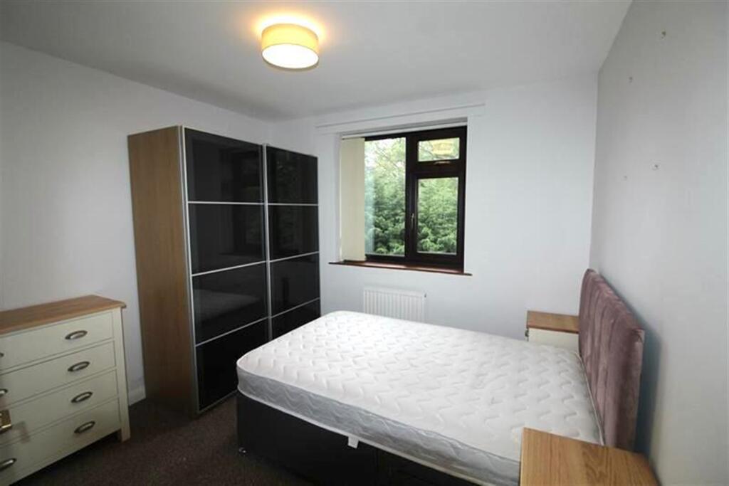 Apartment in Leeds - More